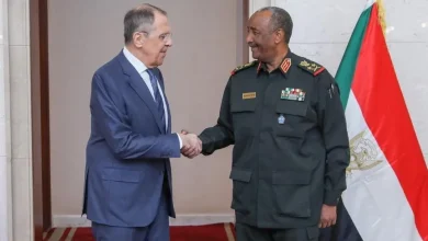 لقاء سابق جمع عبد الفتاح البرهان مع وزير الخارجية الروسي سيرجي لافروف في الخرطوم في فبراير 2023