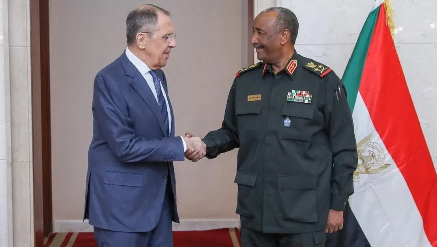 لقاء سابق جمع عبد الفتاح البرهان مع وزير الخارجية الروسي سيرجي لافروف في الخرطوم في فبراير 2023