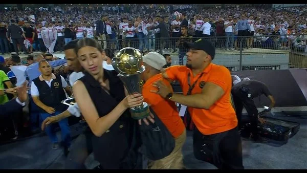 الكاف يعلن عقوبات الزمالك بسبب فوضى نهائي الكونفدرالية