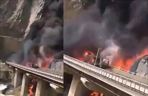 صور من موقع حادث اصطدام حافلة المعتمرين الهنود قرب المدينة المنورة واندلاع النيران
