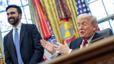 الرئيس الأميركي دونالد ترامب خلال لقائه العمدة المنتخب زهران ممداني في البيت الأبيض.