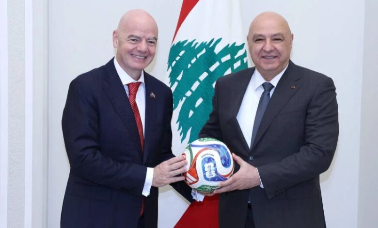 رئيس جمهورية لبنان ورئيس الفيفا خلال لقاء رسمي